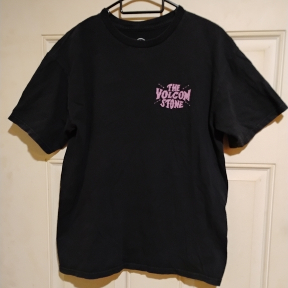 Volcom Size Medium Black Shirt With Volcom Logo On Front And Back - Picture 2 of 4